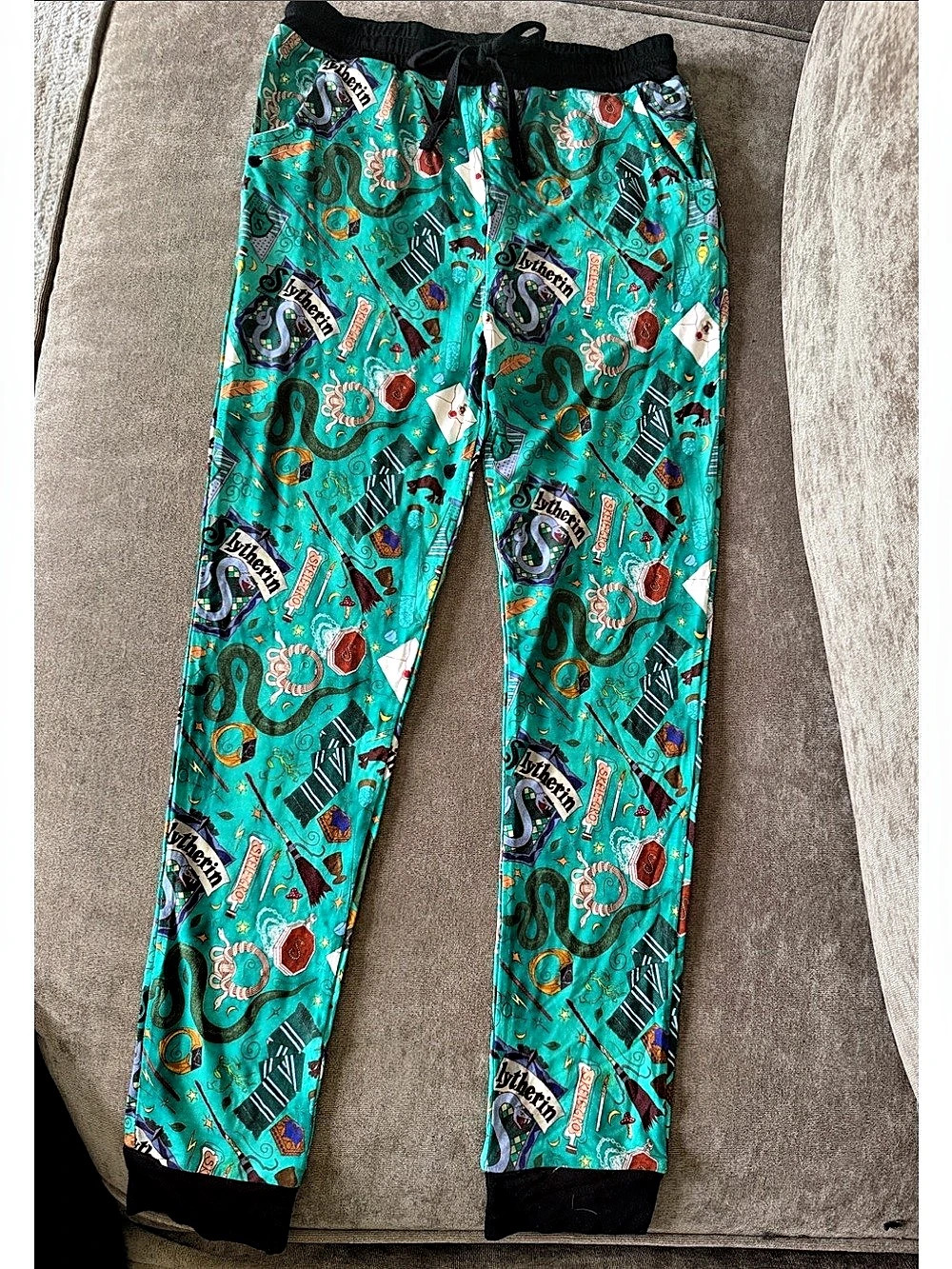 Harry pottery Slytherin bamboo pajamas size 10/12 NWT